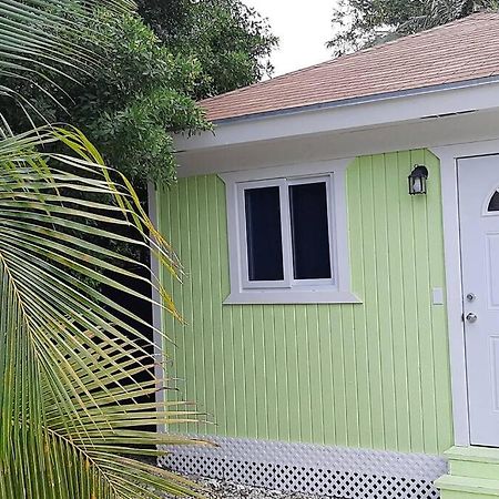Budget & Basic In Local Neighborhood, 7Min Drive To Downtown Nassau Beach Paradise Lägenhet Exteriör bild