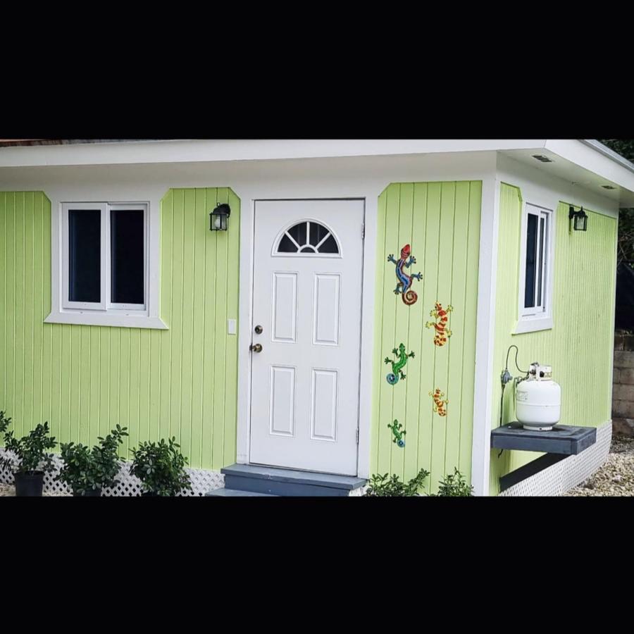 Budget & Basic In Local Neighborhood, 7Min Drive To Downtown Nassau Beach Paradise Lägenhet Exteriör bild